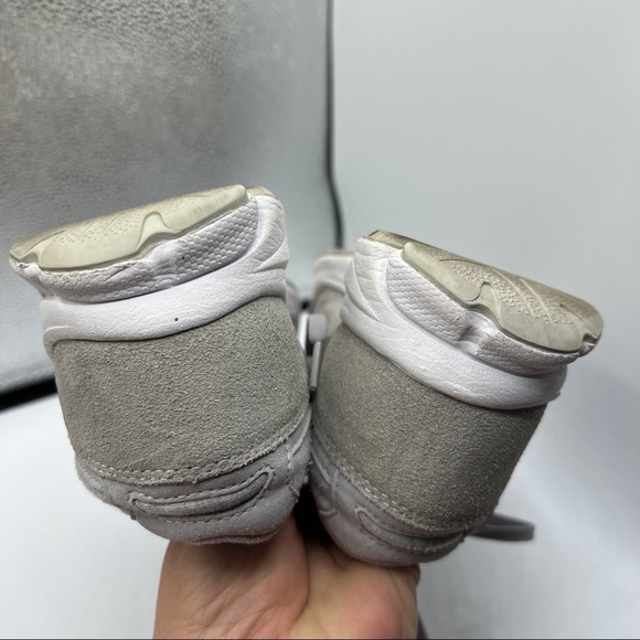 Athletic_Shoes